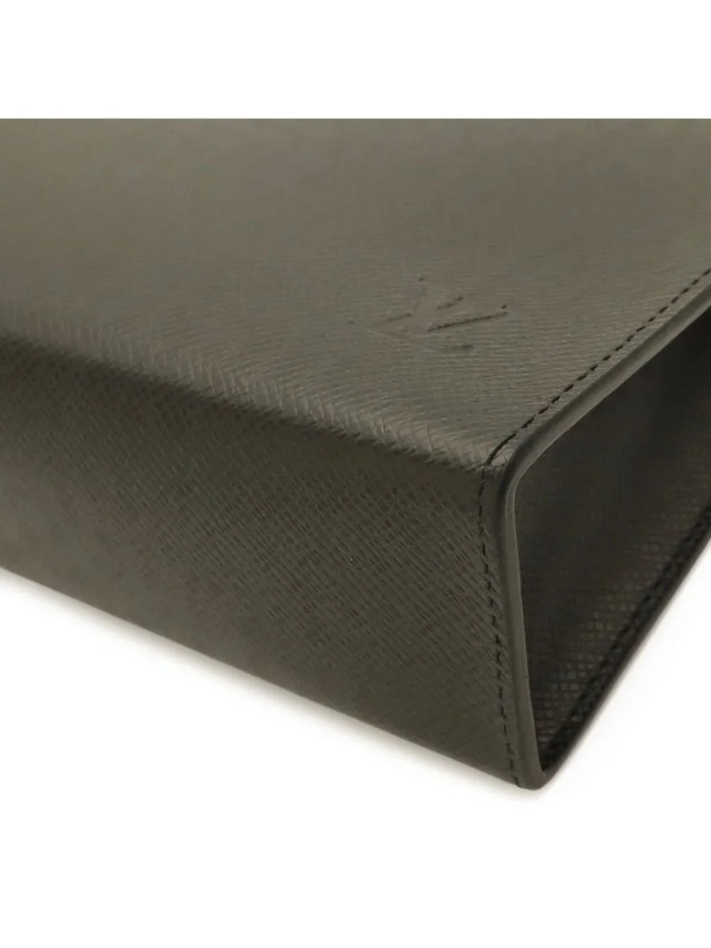 Louis Vuitton Taiga Pochette Voyage MM Clutch Calfskin Noir Black